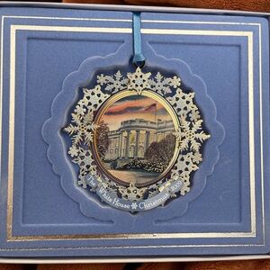 White House Holiday Ornament with Gold Accents 2009